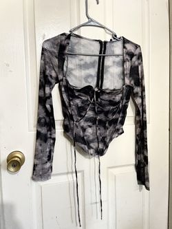 Fashion Nova Women’s Top Size L Black and Gray Pattern Long Sleeve Zip Up