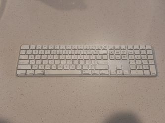 Apple Magic Keyboard with Touch ID & Numeric Keypad – A2520