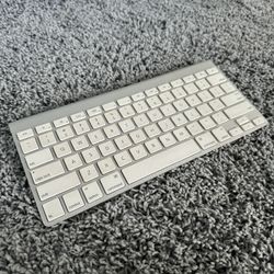 Apple Magic Wireless Bluetooth Keyboard A1314 Battery Operated