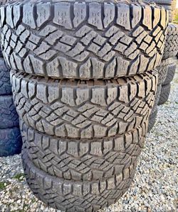 275/70/18cGoodyear vendo un set de llantas usadas excelente condiciones de vida las 4 ✅🤩I am selling a set of used tires, all 4 in excellent living c