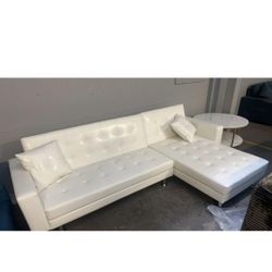 BRAND NEW SECTIONAL COUCH