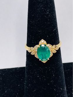 18kt gold ring with diamonds