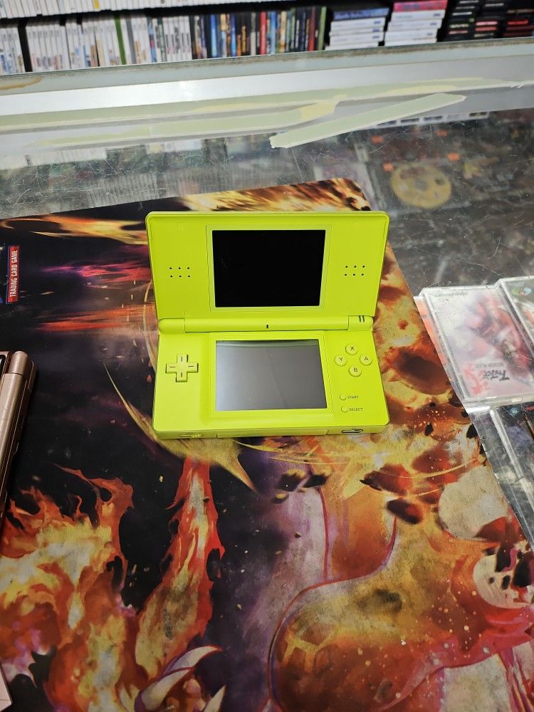 Nintendo DS lite Lime Green Console And Charger