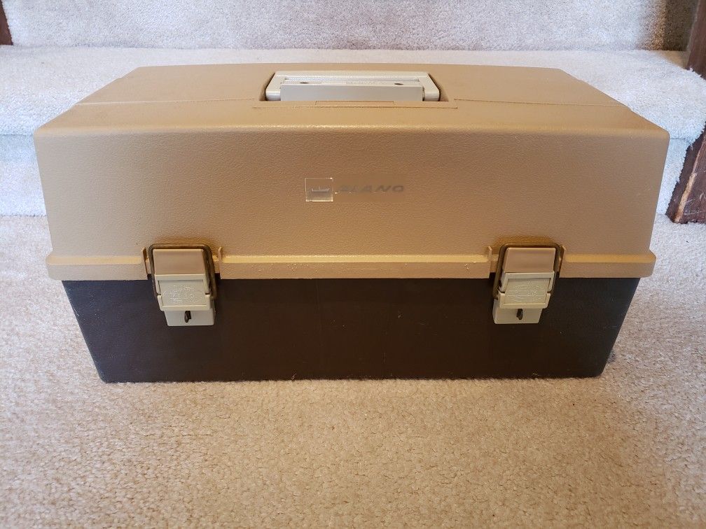 Vintage PLANO 70's fishing tackle box
