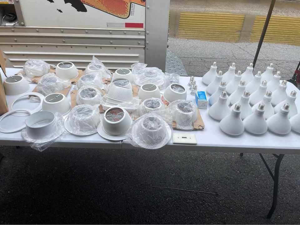 BUNDLE OF TOOAZ LED 11 WATT BULBS