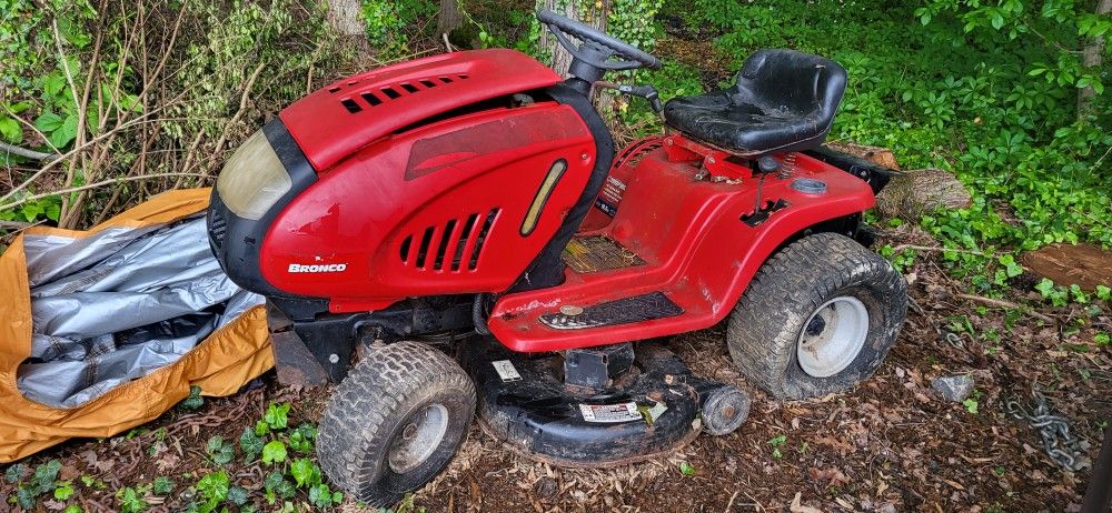 Riding Mowing Lawn Tractor