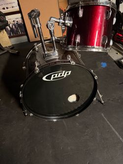 Tama Drum kit Snare, tom and kick drum