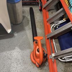 Black&Decker Corded Leaf Blower (250mph)