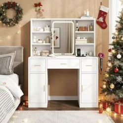 White vanity desk with mirror