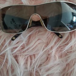Versace Sunglasses
100013 Brown gradient Dark Havana silver - unisex 
Authentic !
No case 
Right side can use alittle adjusting / tightening 
No other