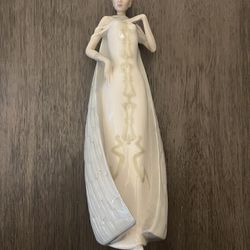 Royal Doulton Reflections Figurine. 