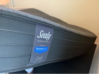 Sealy Queen mattress and queen Bed