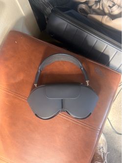 AirPod maxes Apple