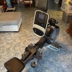 NordicTrack RW500 Rower - Like BRAND NEW, Used Only 5 Times, Spotless + Working Tablet