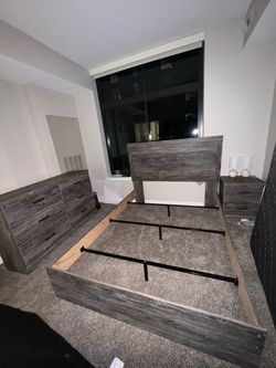 QUEEN BEDROOM SET $450  OBO