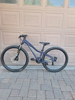 SPECIALIZED JYNX 27.5 INCH MOUNTAIN BIKE LIKE NEW ( CHECK MY OTHER BIKES)