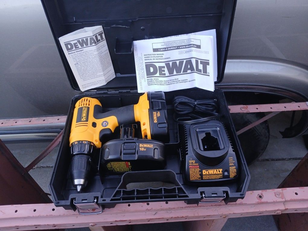 DEWALT DRILL SET WITH TWO 18 V BATTERIES AND Charger ... BRAND NEW