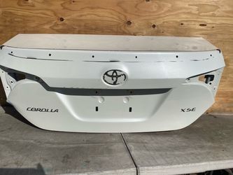 2014-2019  Toyota Corolla rear trunk Lid. OEM