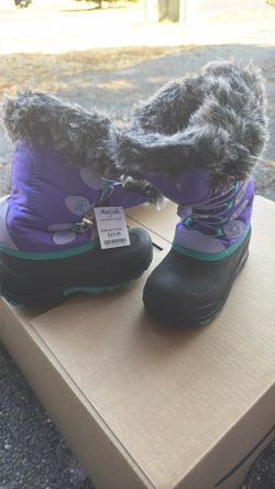 Snow boots