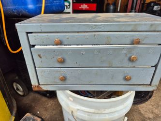 Drill bit cabinet