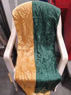 Gold and Green table runners.