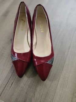 Brand New Size 7 Pumps