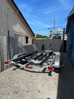 Boat trailer 2021 used twice original owner 24ft boat