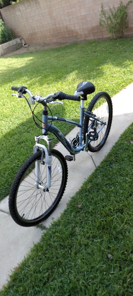 SCHWINN BADGER 26"INCH MOUNTAIN BIKE WOMEN "S