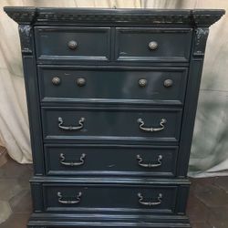 Gorgeous Black Dresser With Five Drawers Selling an exquisite dresser. 