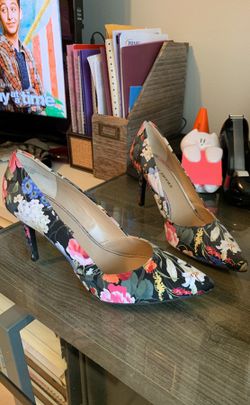 Floral shoes size 9.5