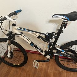 26 ‘ Mountain Bike