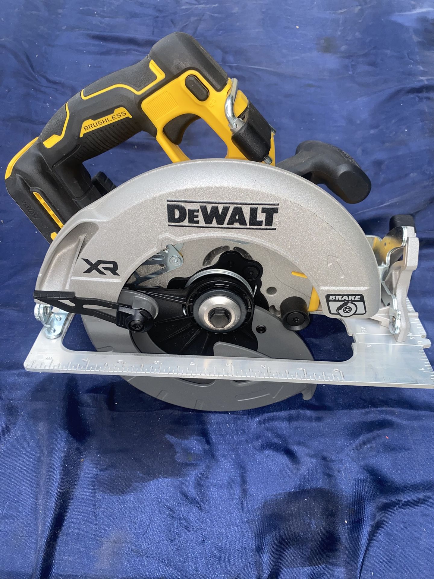 Dewalt XR Brushless 7-1/4 Circular Saw (Tool Only) No Battery No Charger