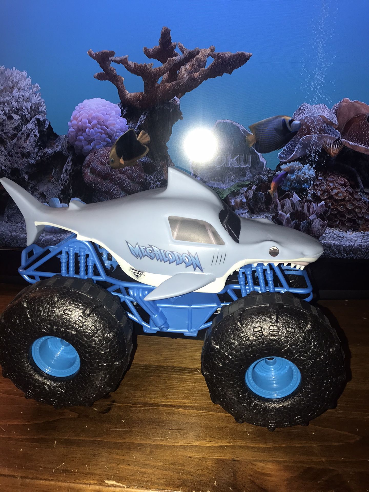 Megalodon monster truck (Remote control)