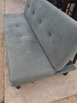 Folds couch 6ft $70