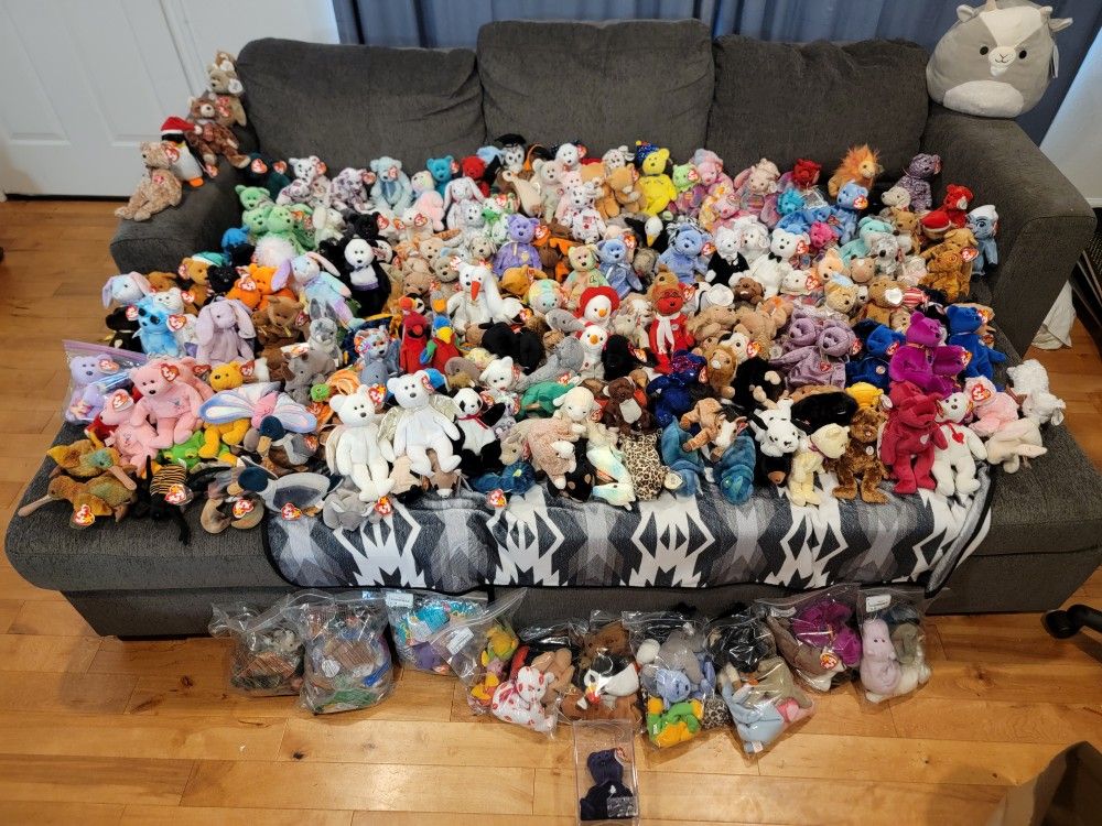 MASSIVE Collection Of Beanie Babies