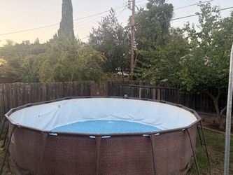 18’ Pool w/ Sand Pump