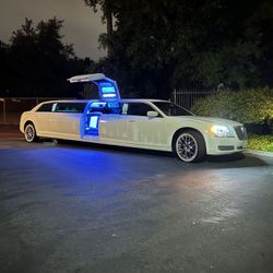Limousine6-12 passenger
