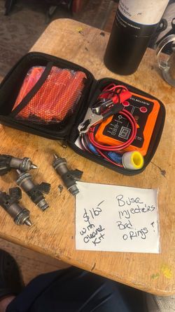 Suzuki Hayabusa injectors with fuel, injector tester, and cleaner kit