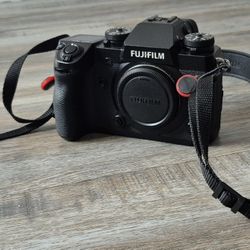 Fujifilm X-H1 + Battery Grip + Extras - Great Condition