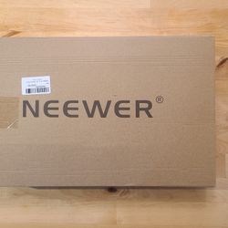 Neewer 9x13 feet Green Chromakey Muslin Backdrop Background Screen with 3 Clamps