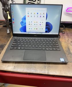 DELL XPS 2020 i5 8gb 240gb SSD 13" New Battery, Includes Charger