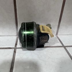 Vintage  Johnson Fishing Reel