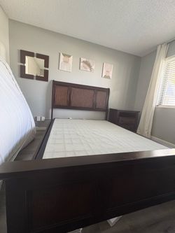 Bedroom set - queen dark wood