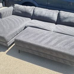 2-PIECE SECTIONAL WITH OTTOMAN