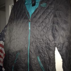 Lnew the North face jacket with hood only $40 firm