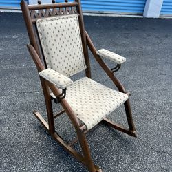 Antique Victorian Wooden Foldable Small Children’s Rocking Chair! Good condition! 18x27x32in Seat Height 14in