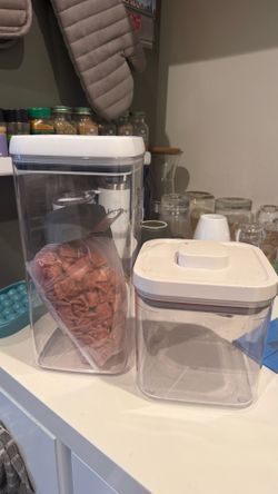 Airtight storage containers x2