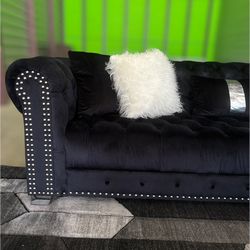 LIKE NEW small sectional sofa couch (Delivery AVAILABLE)