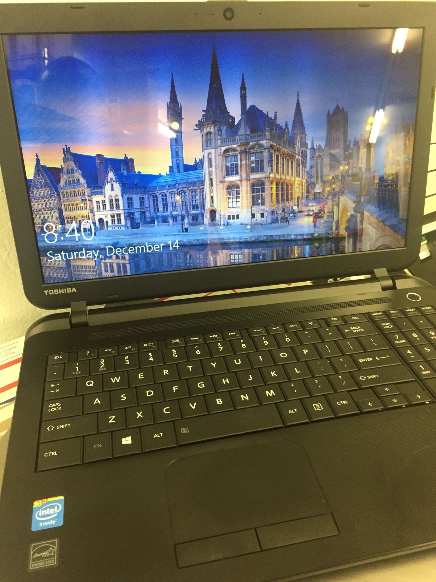 Toshiba satellite like new 500gb hdd 4gb ram Win 10 webcam