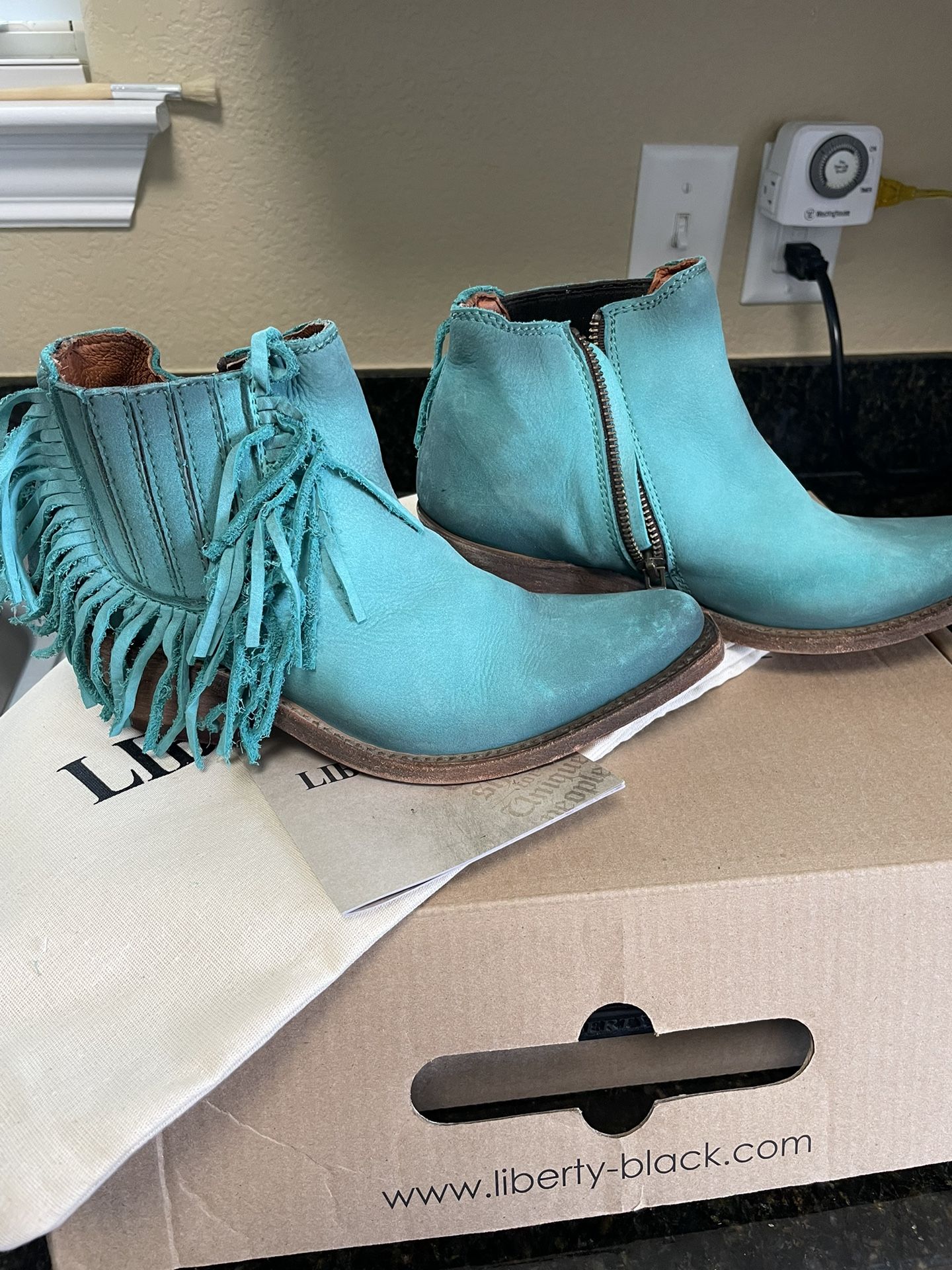 Ladies Liberty Boots Size 6